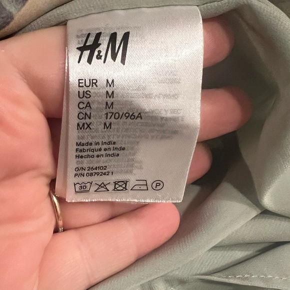 H&M Geometric Print Shift Dress - Size Medium - Picture 8 of 9